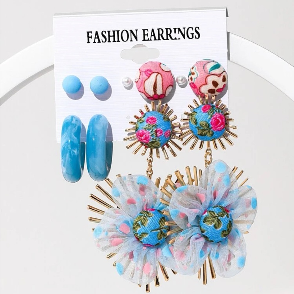 Earrings in shades of blue